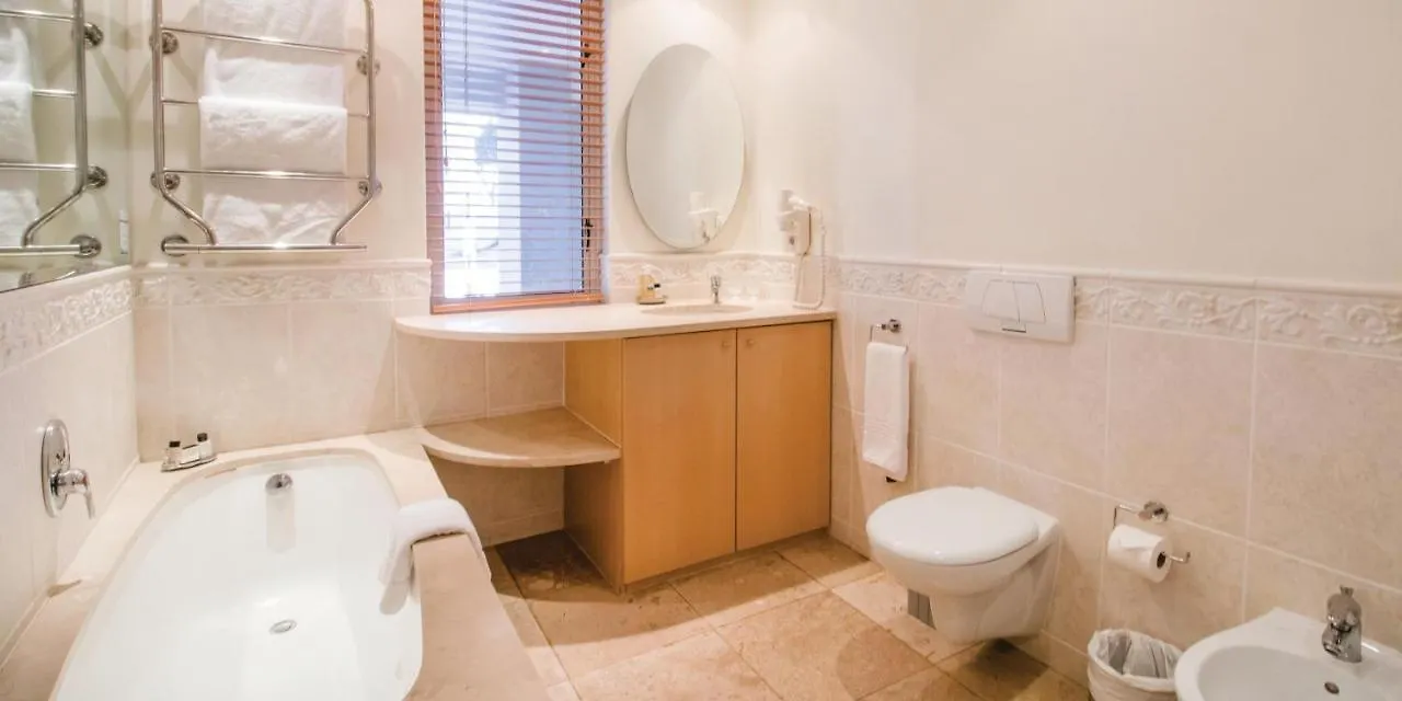 Three Bedroom Apartment - Fully Furnished And Equipped Κέιπ Τάουν