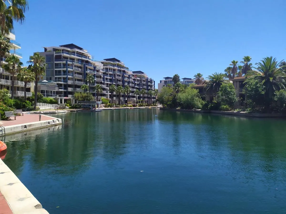 Three Bedroom Apartment - Fully Furnished And Equipped Κέιπ Τάουν